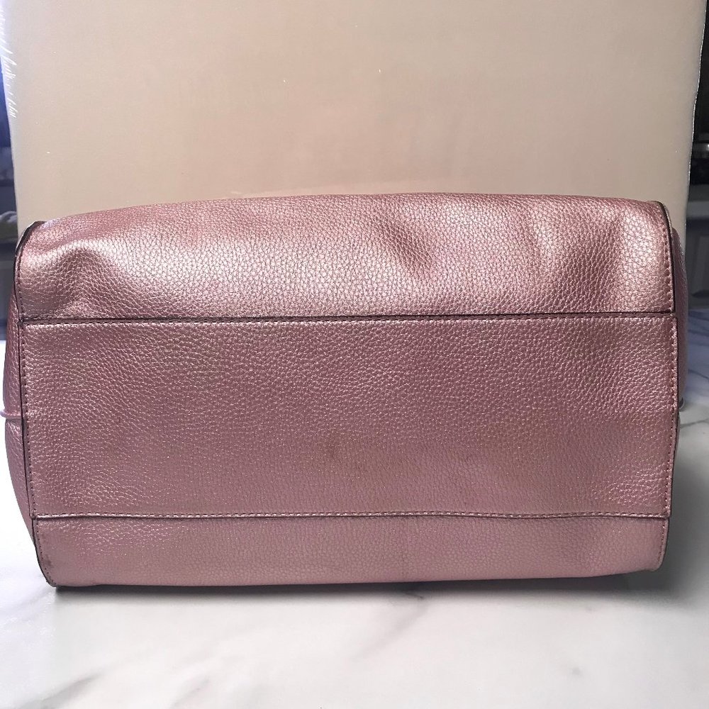GUESS METALLIC PINK FAUX LEATHER SATCHEL BAG - Picture 3 of 13